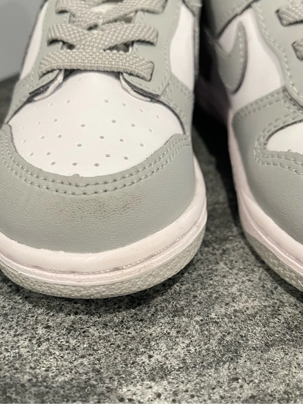 Nike Kids Low-Top Sneakers in Light Gray and White 9C